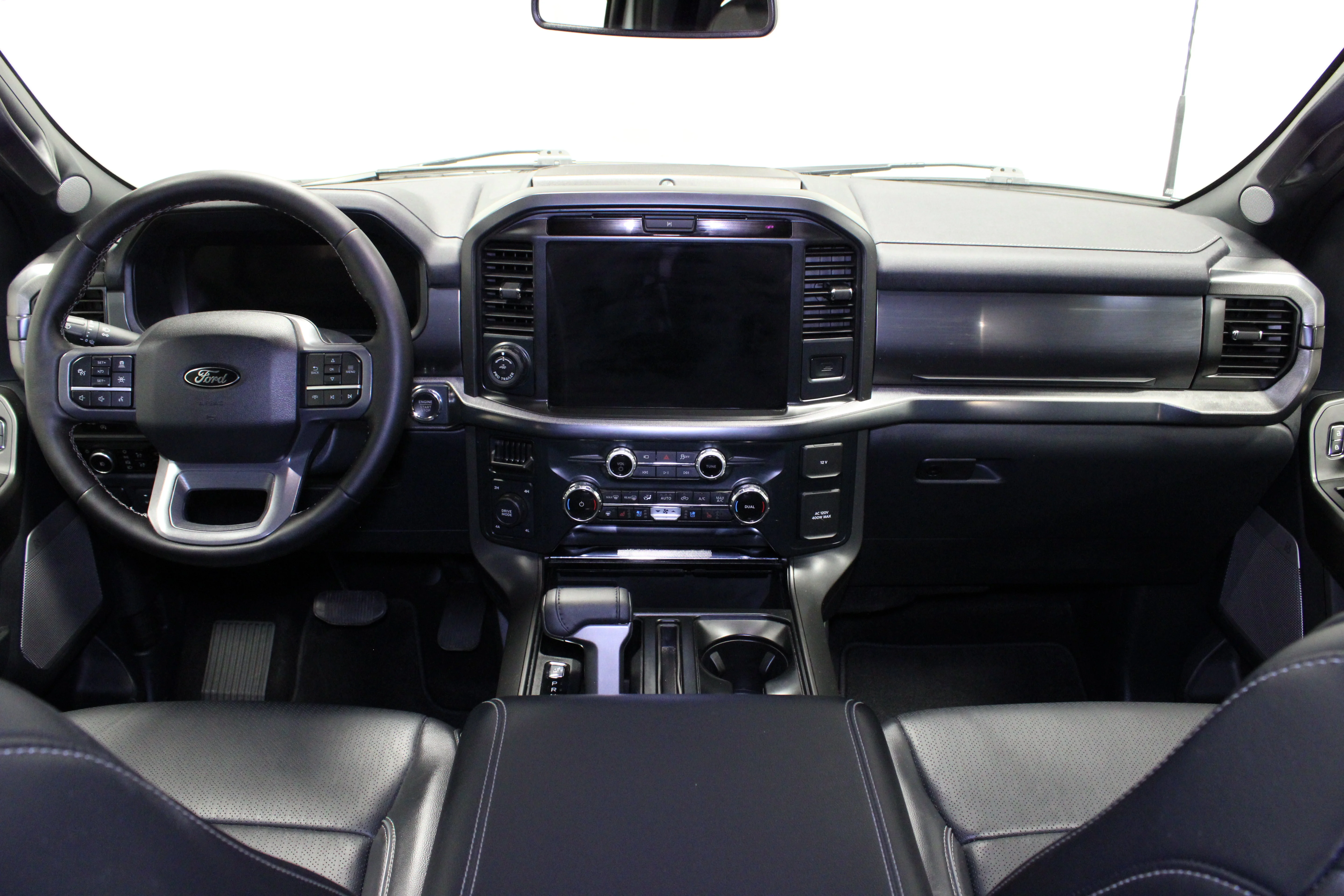 Used 2025 Space White Metallic Ford LARIAT image 22