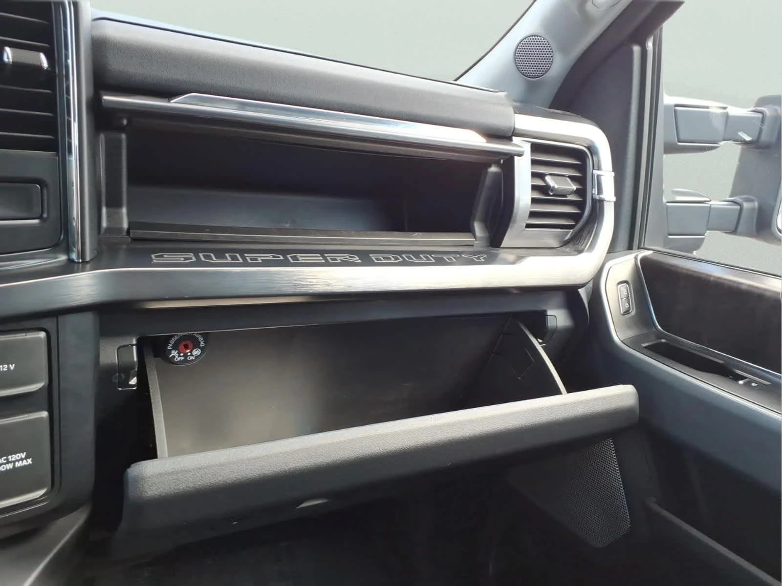 Used 2024 Iconic Silver Ford LARIAT image 28