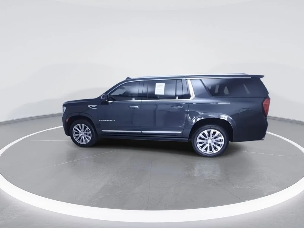 Used 2022 Green GMC Denali image 7