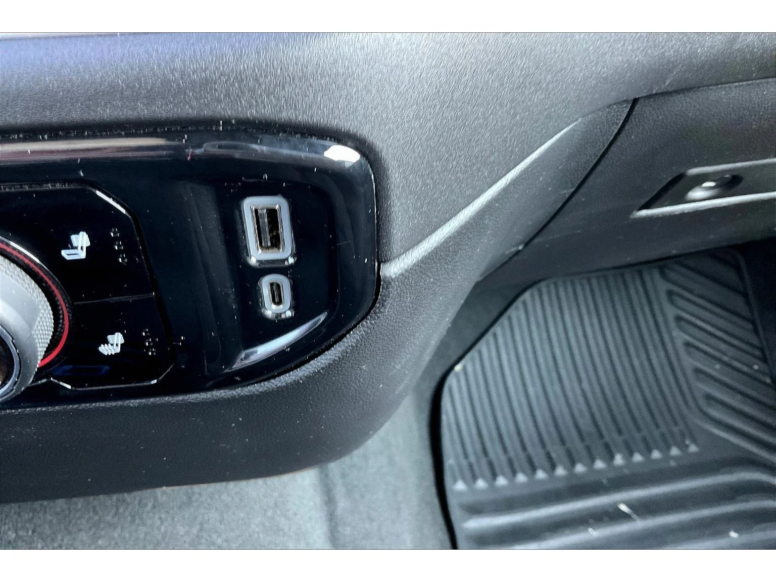 Used 2025 Summit White Chevrolet LT image 22