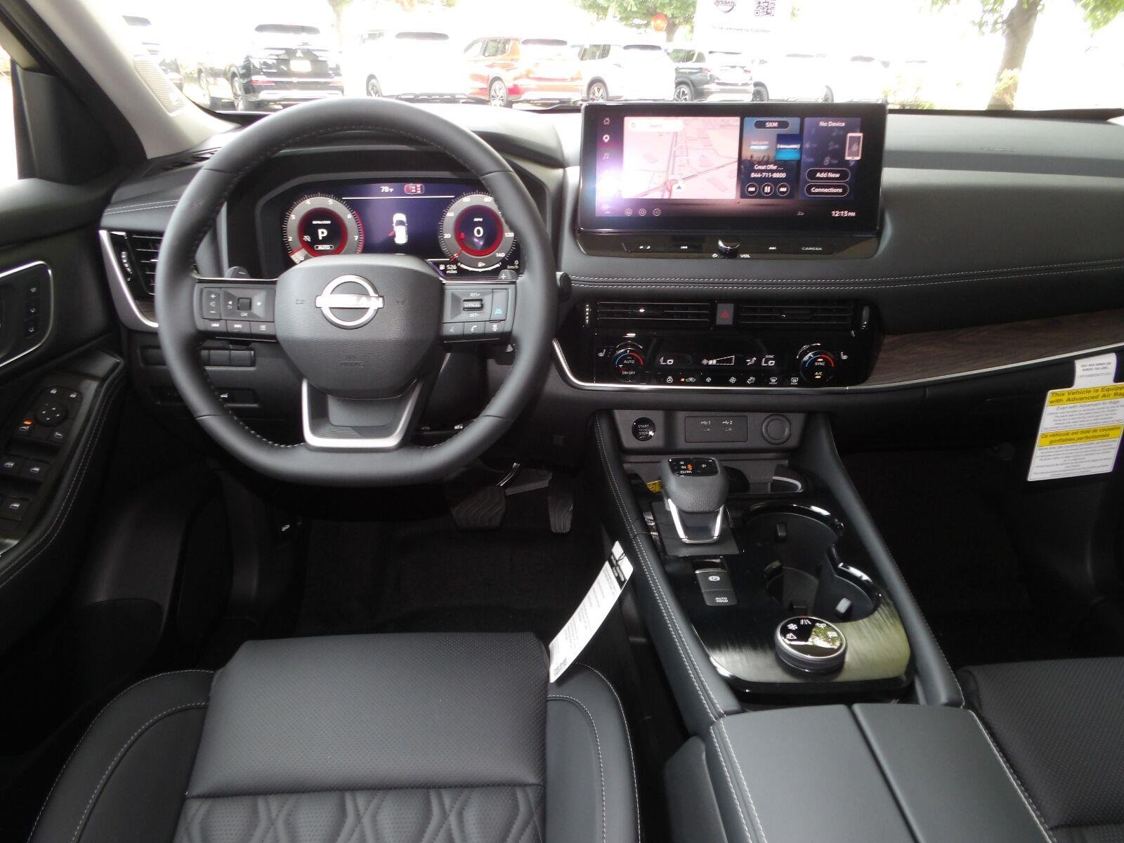 New 2026 Champagne Silver Metallic / Super Black Two-tone Nissan Platinum image 13