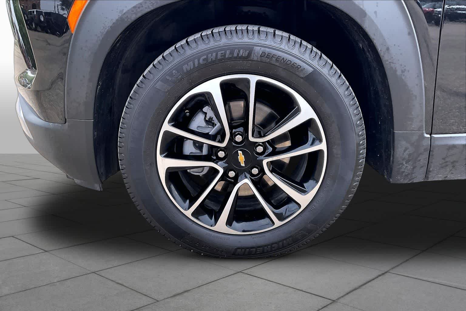 Used 2025 Mosaic Black Metallic Chevrolet LT image 11