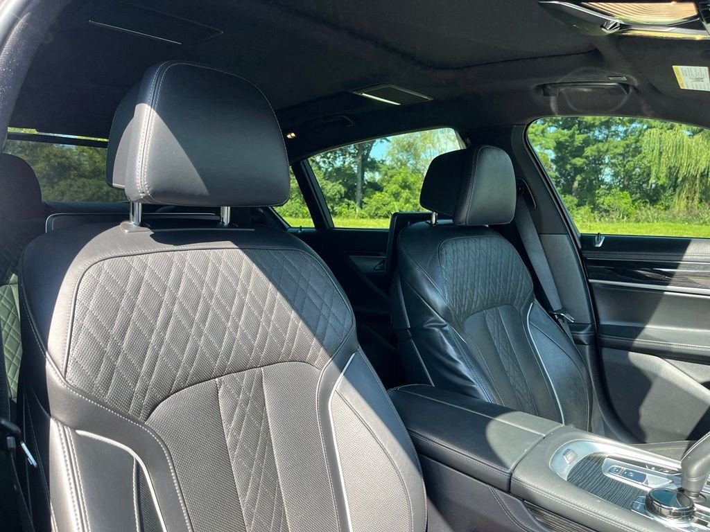 Used 2019 Black Sapphire Metallic BMW 750i xDrive image 32