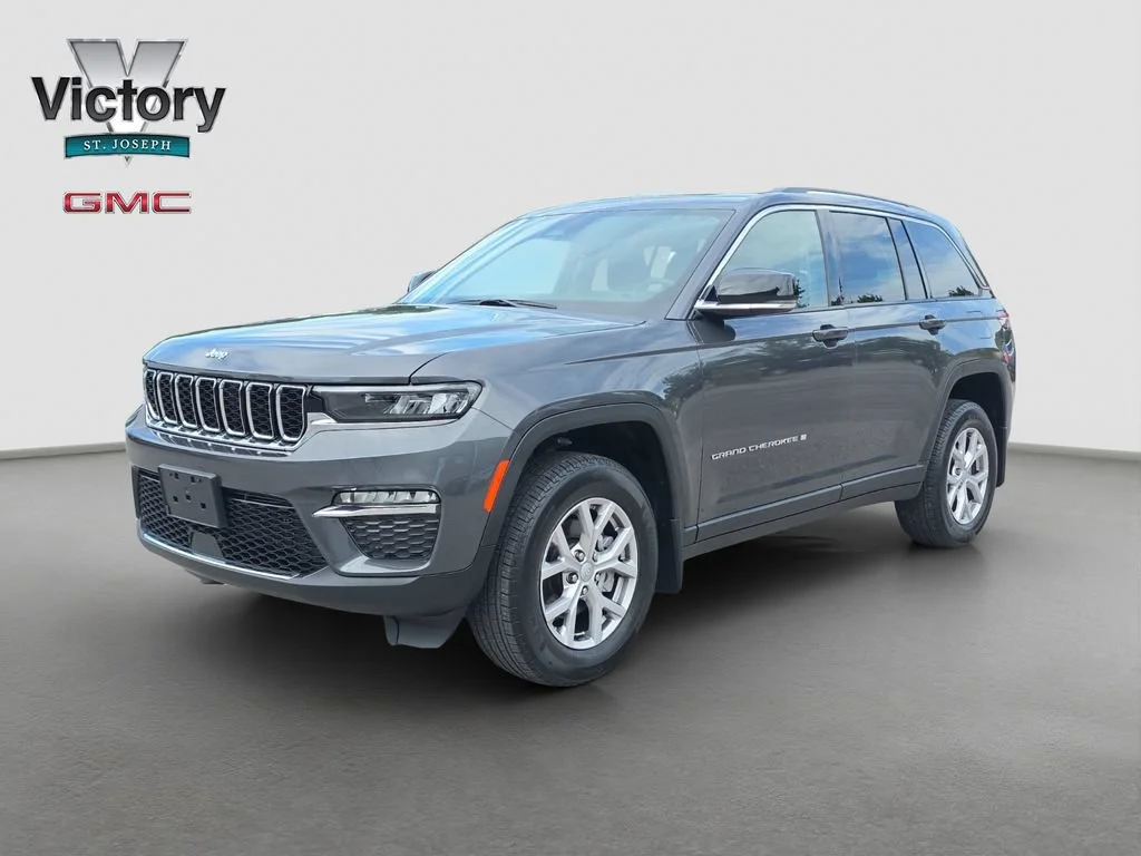Used 2022 Gray Jeep Limited 4x4 image 4