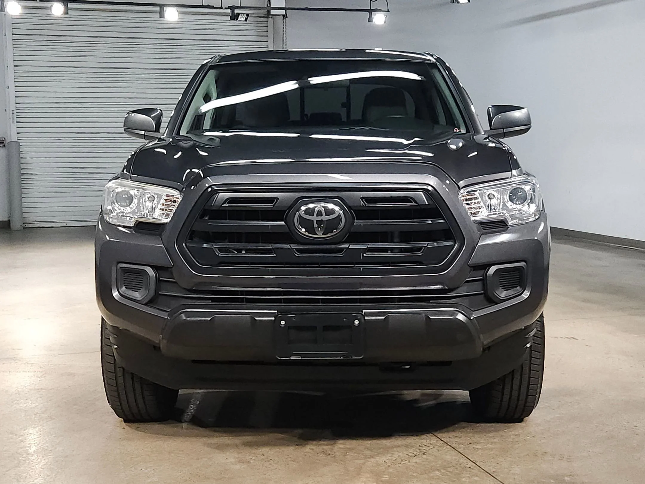 Used 2018 Toyota Tacoma SR with VIN 5TFAX5GN5JX114728 for sale in Little Rock
