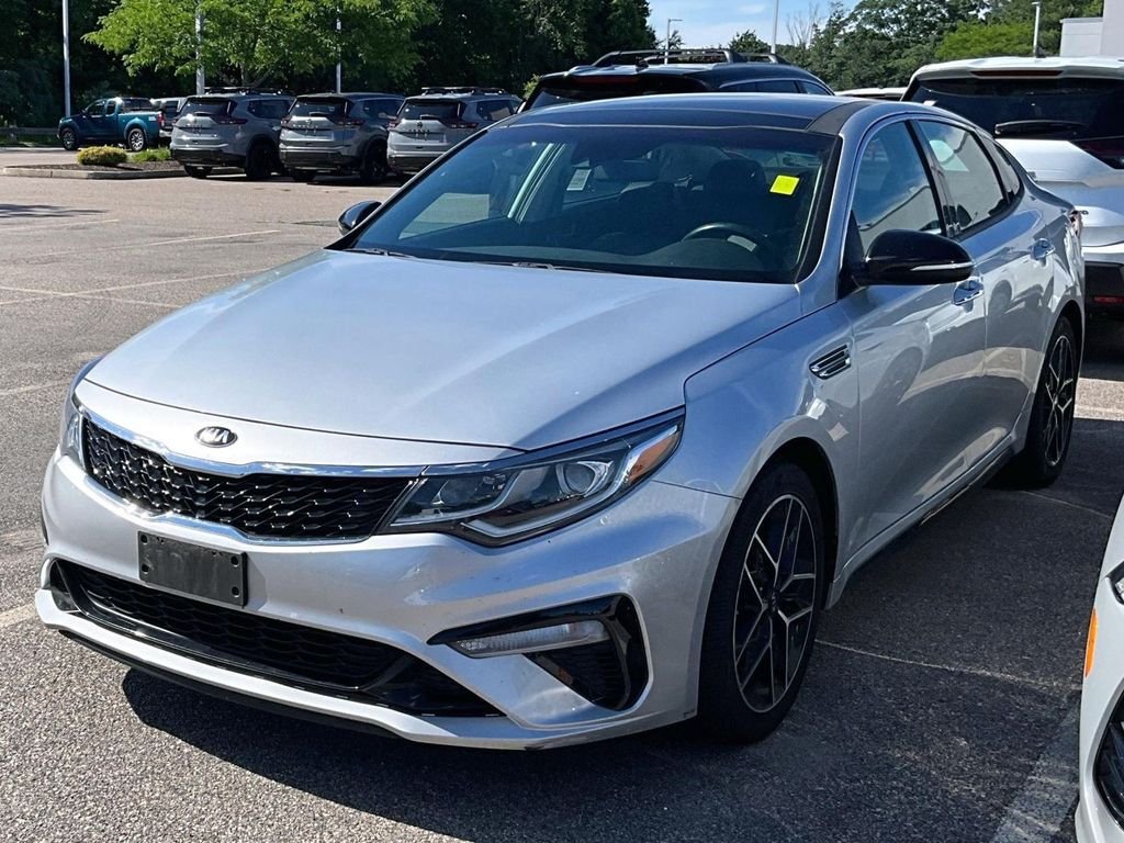 Used 2020 Silver Kia SE image 3