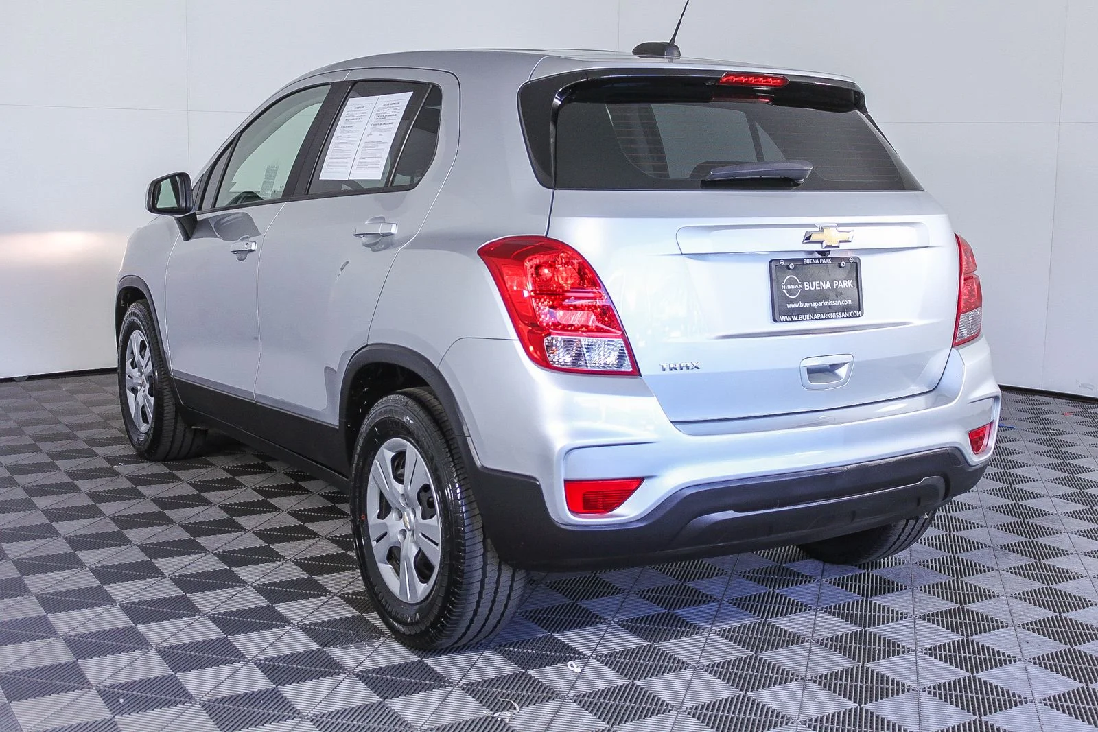 Used 2018 Silver Chevrolet LS image 5
