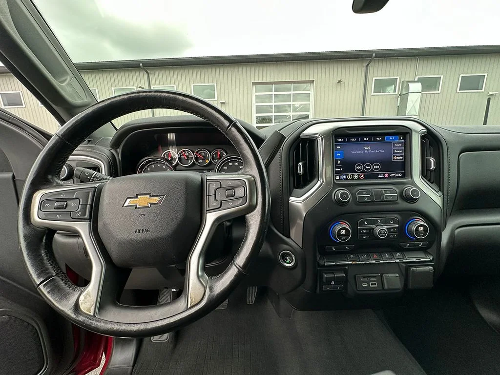 Used 2019 Red Chevrolet LT image 39