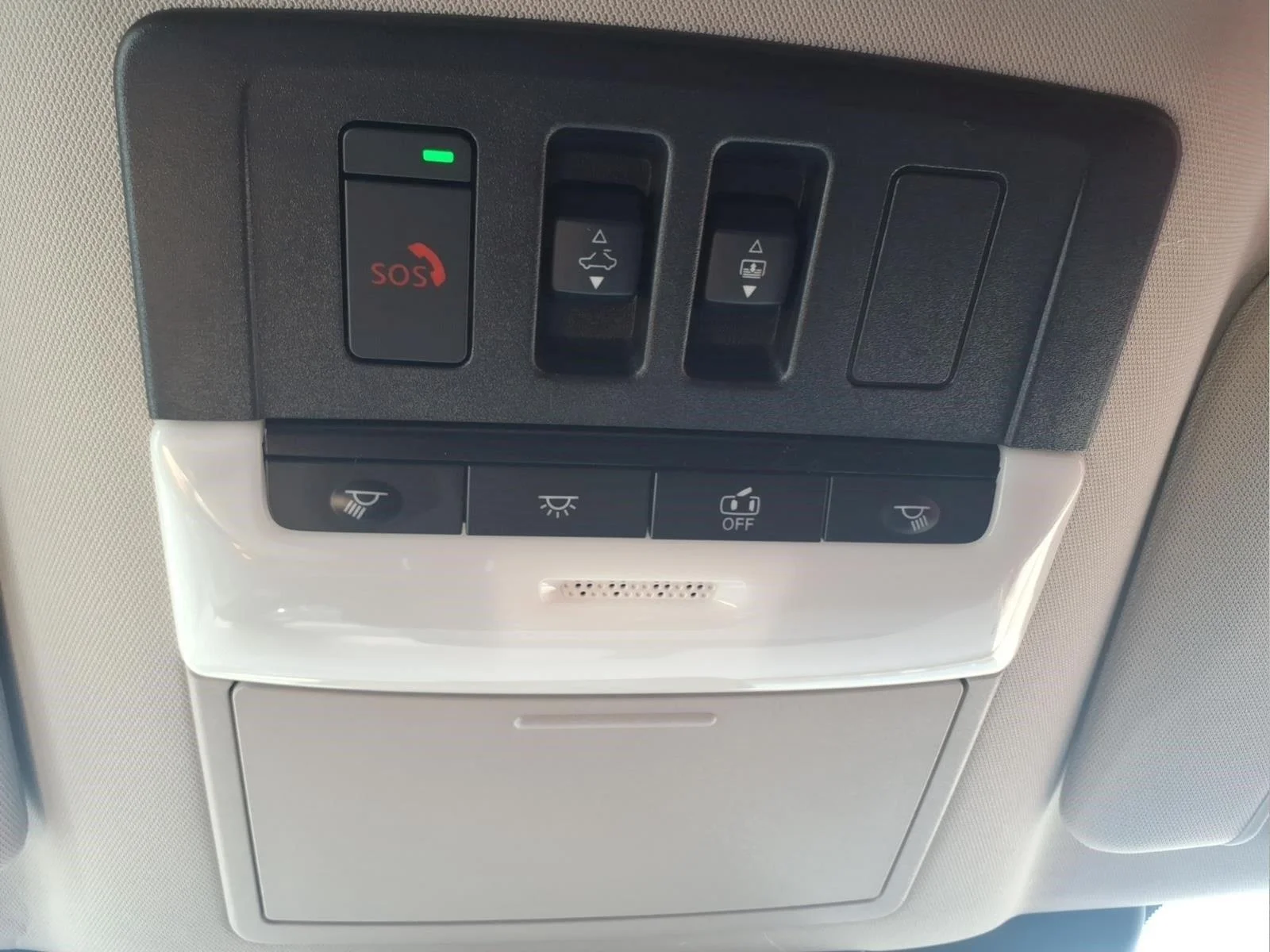Used 2025 Obsidian Green Pearl Nissan Platinum image 23