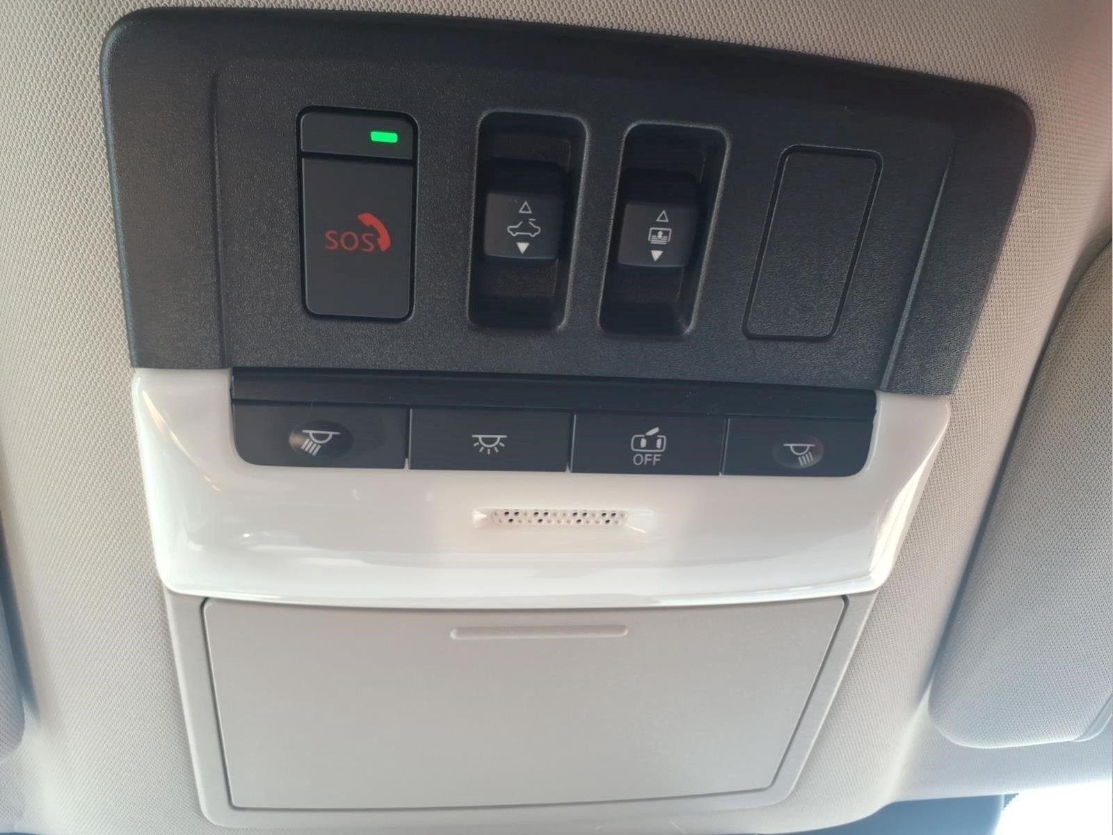Used 2025 Obsidian Green Pearl Nissan Platinum image 23