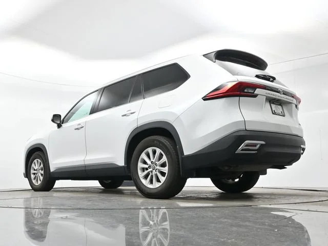 Used 2024 Wind Chill Pearl Toyota XLE image 13