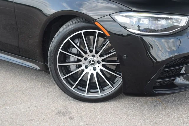 Used 2021 Black Mercedes-Benz S 580 image 28