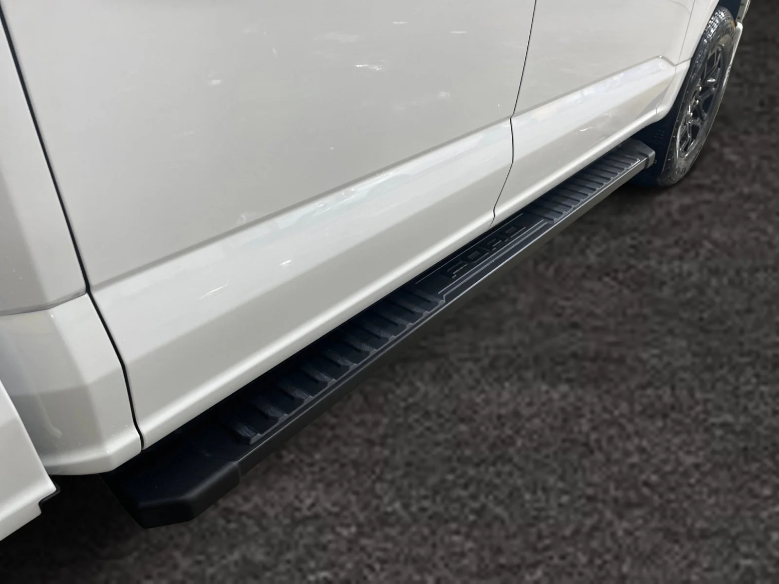 New 2026 Oxford White Ford XLT image 11