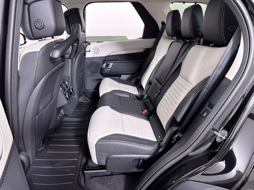 New 2026 Santorini Black Land Rover Dynamic SE image 20