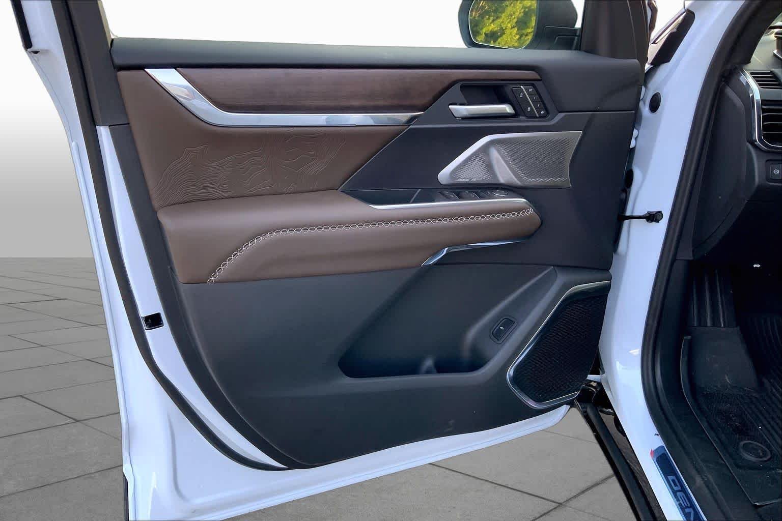 2027 GMC Acadia Denali Ultimate - Photo 9