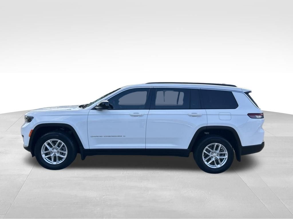 Used 2025 White Jeep Laredo image 2