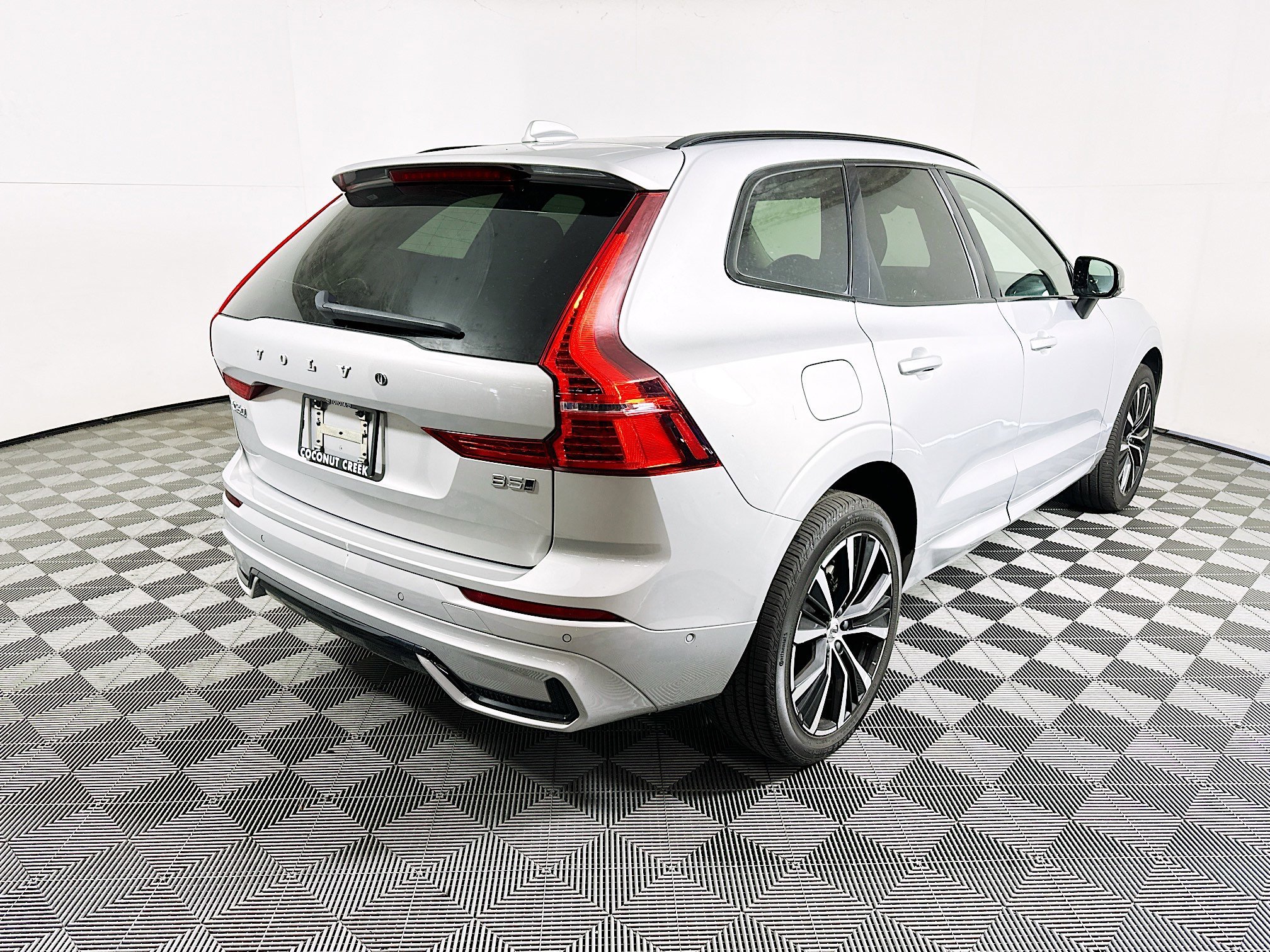 2024 Volvo XC60 thumbnail 5