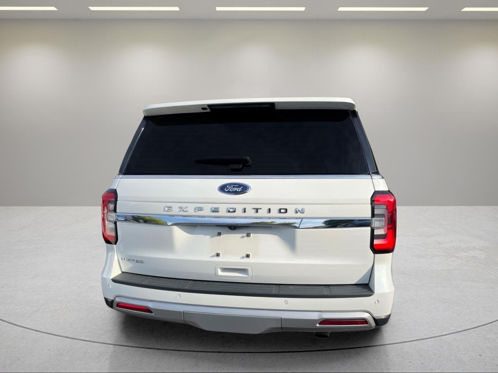 Used 2024 Star White Metallic Tri-Coat Ford Limited image 13