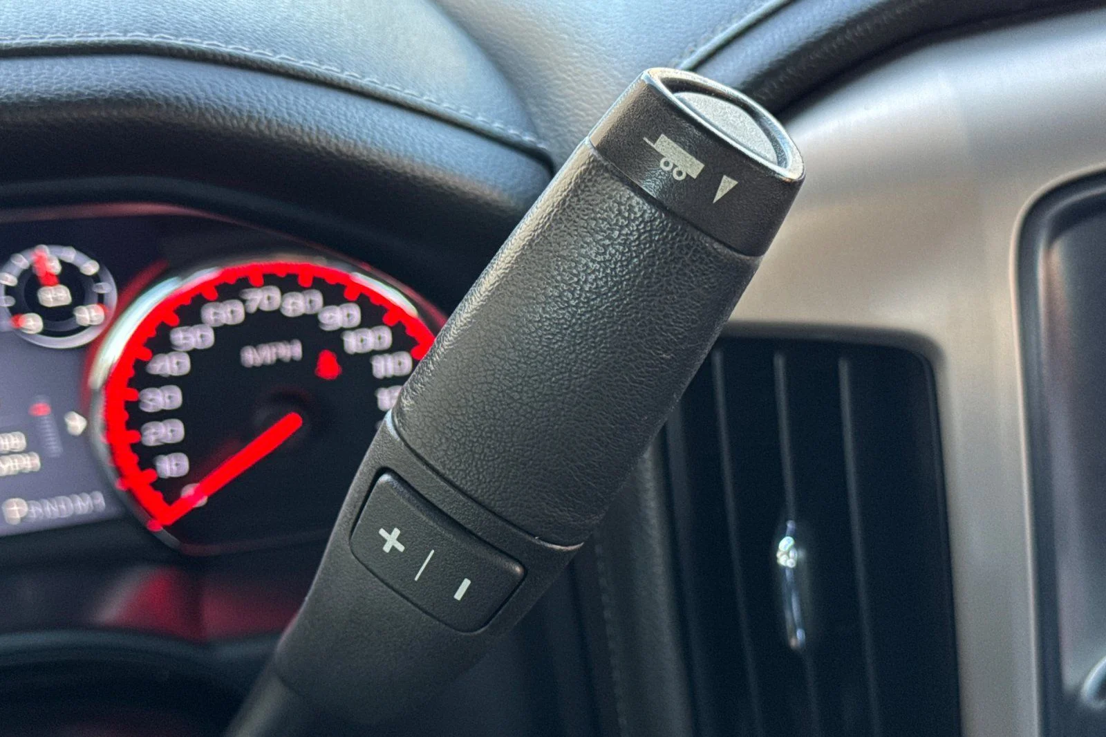 Used 2015 Onyx Black GMC Denali image 23