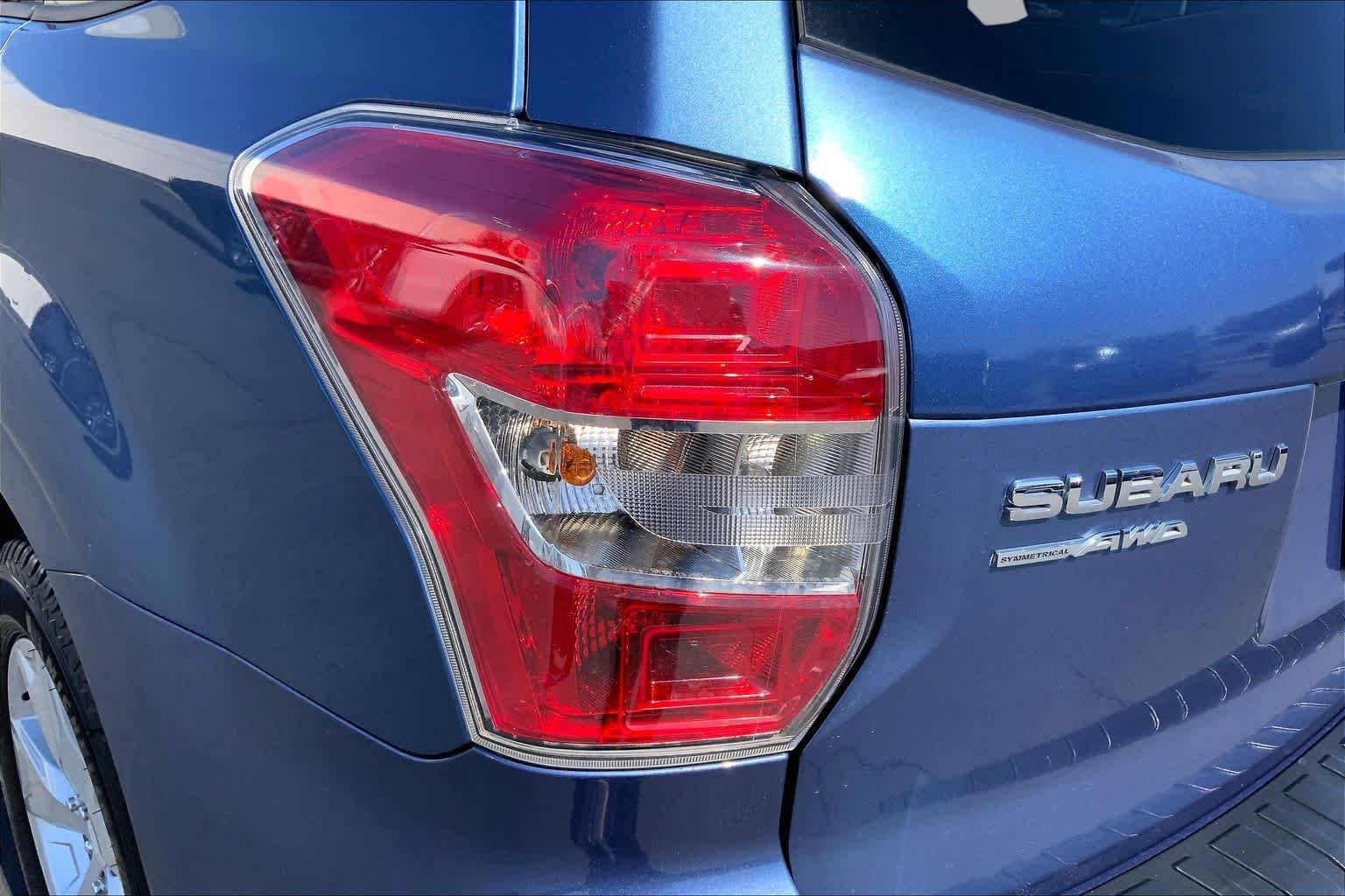 Used 2016 Quartz Blue Pearl Subaru 2.5i Premium image 28