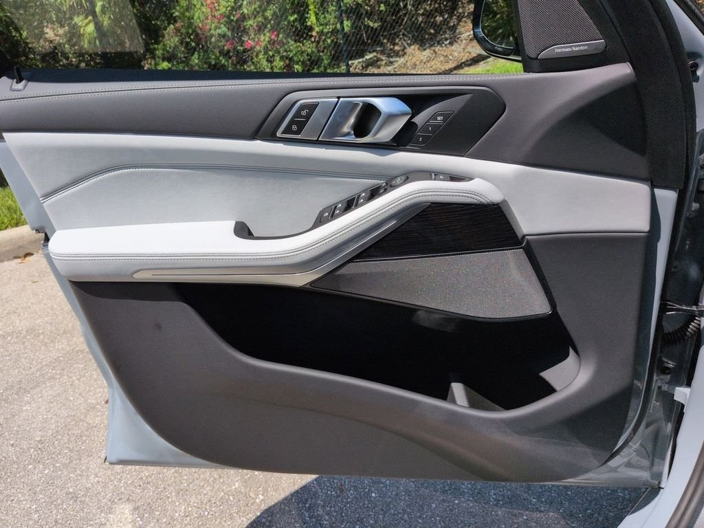 New 2026 Gray Metallic BMW xDrive40i image 31