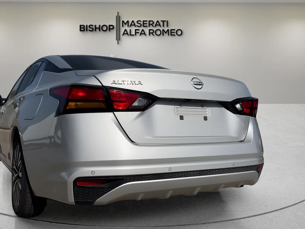 Used 2025 Silver Nissan 2.5 SV image 4