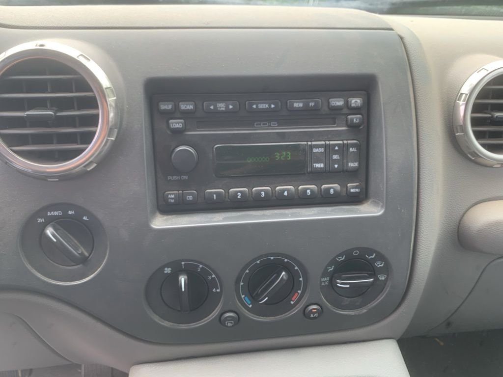 Used 2004 White Ford XLT image 14