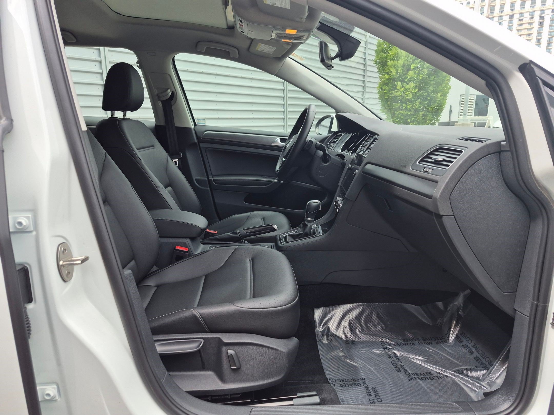 Used 2018 Pure White Volkswagen S image 26