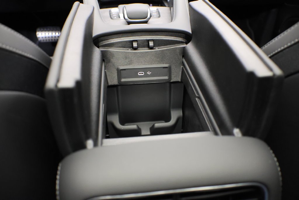 New 2027 MANUFAKTUR Moonlight White Metallic Mercedes-Benz  image 32