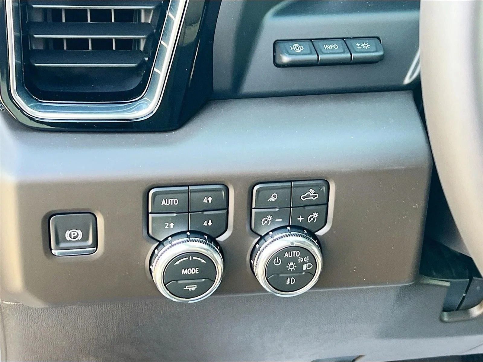 2026 GMC Sierra 3500HD Denali - Photo 14