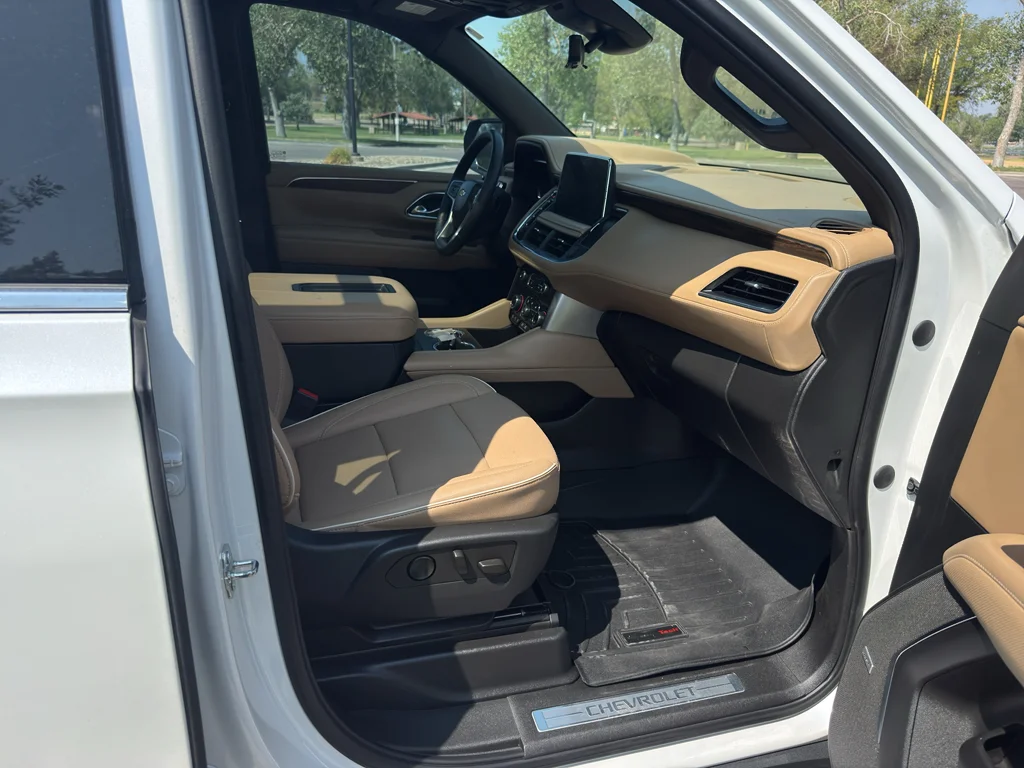 Used 2023 Iridescent Pearl Tricoat Chevrolet Premier image 10