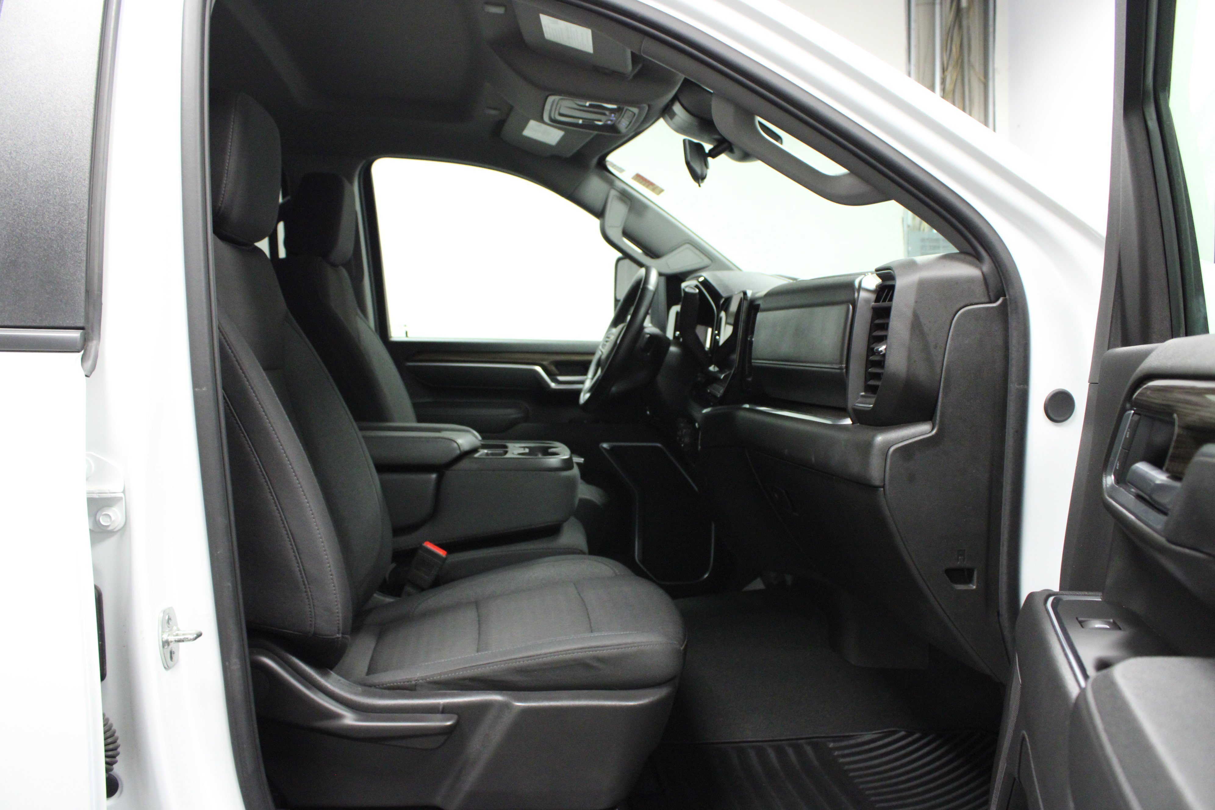 Used 2025 White Chevrolet LT image 16