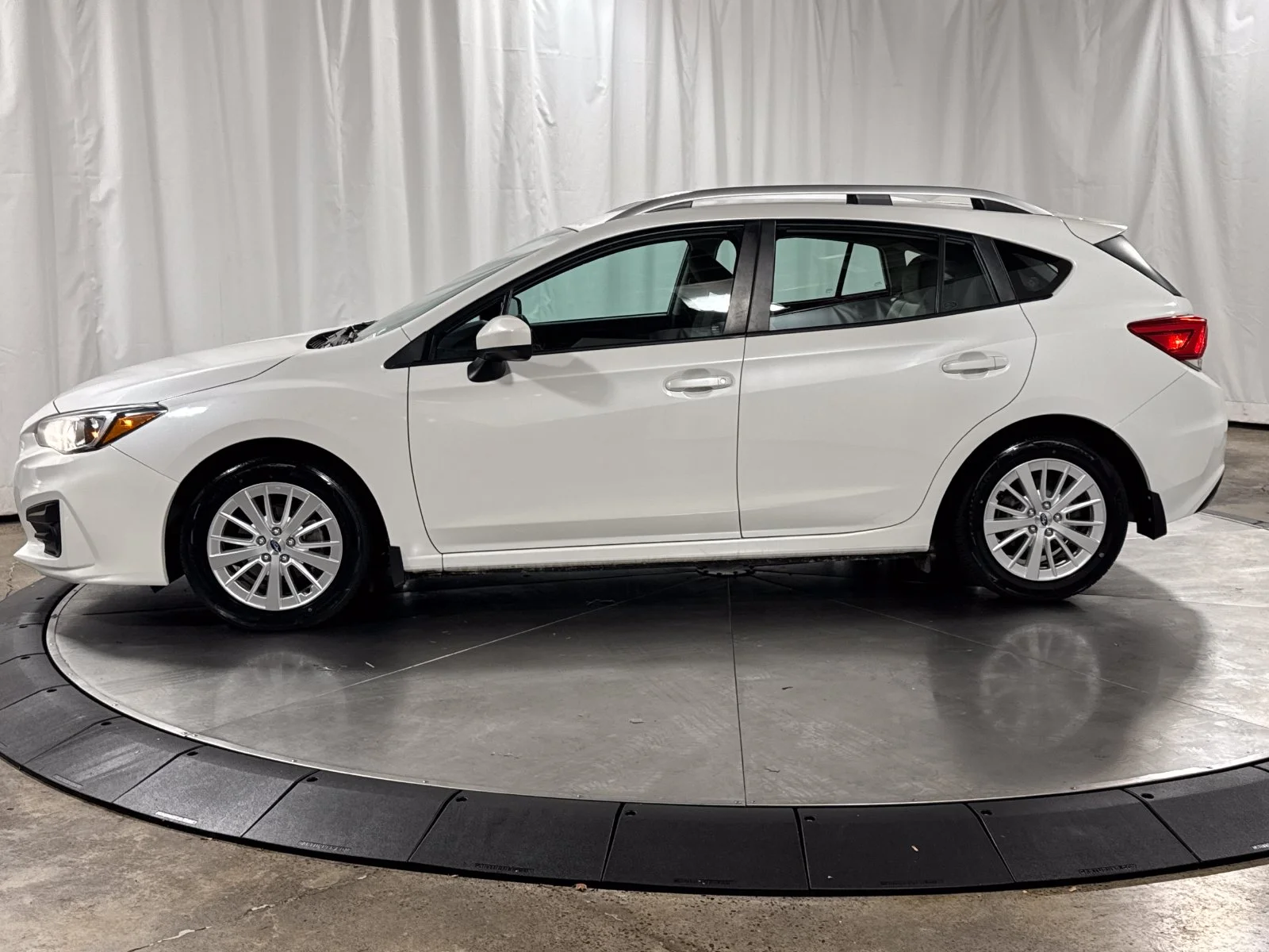Used 2018 White Subaru 2.0i Premium image 8