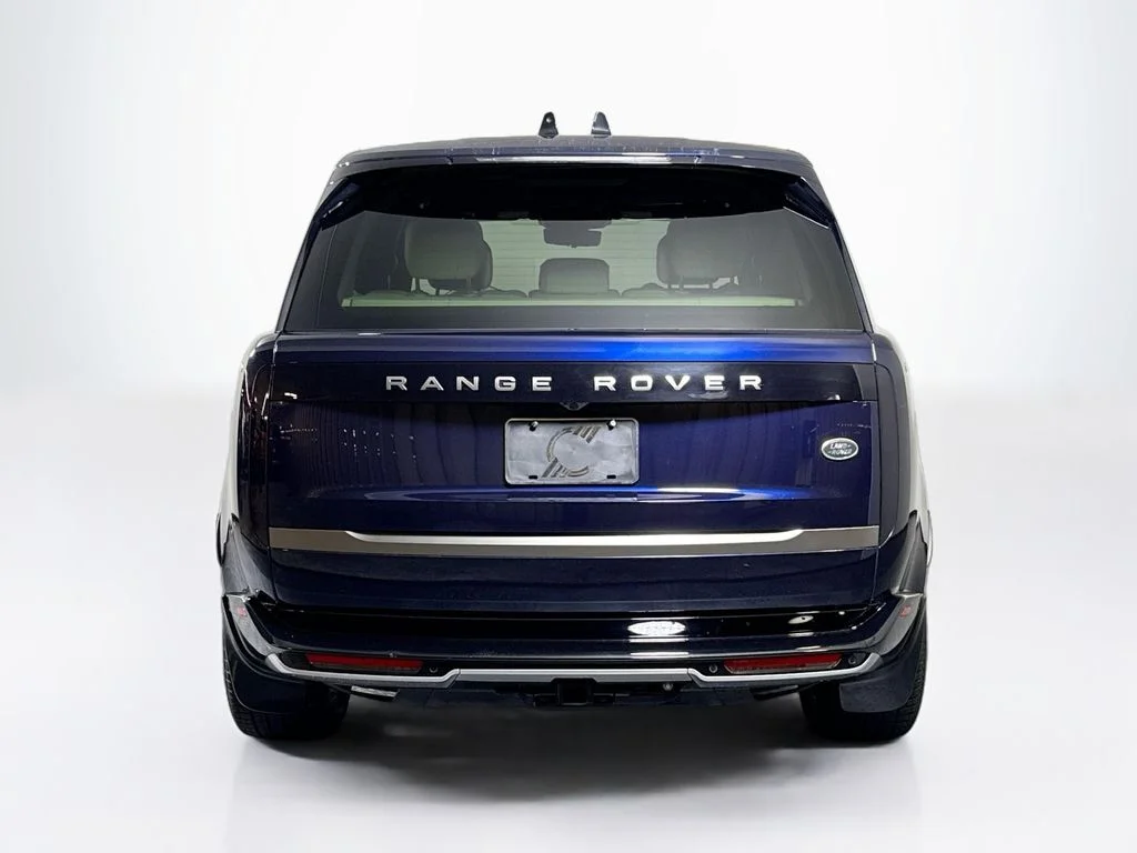Used 2023 Blue Land Rover SE image 4