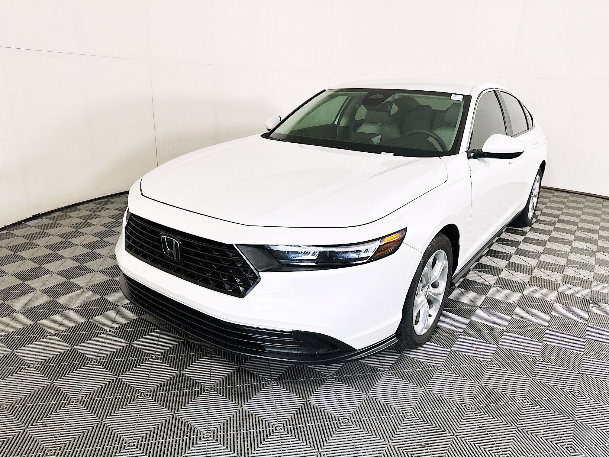 Used 2024 White Honda LX image 7