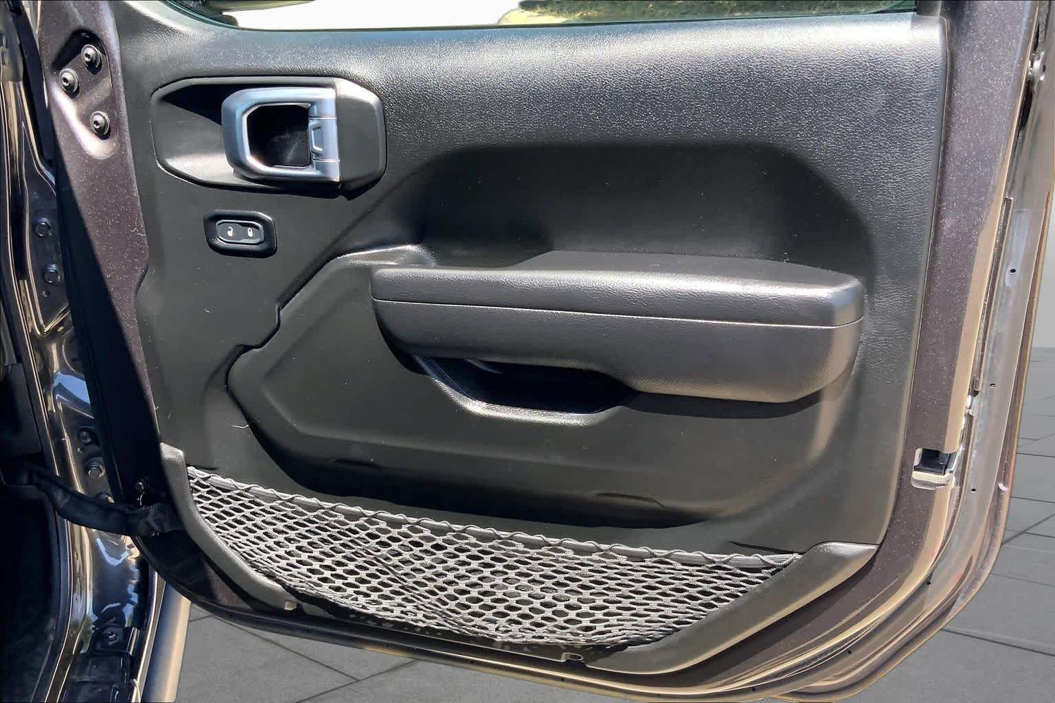 Used 2024 Granite Crystal Metallic Clearcoat Jeep Rubicon image 22