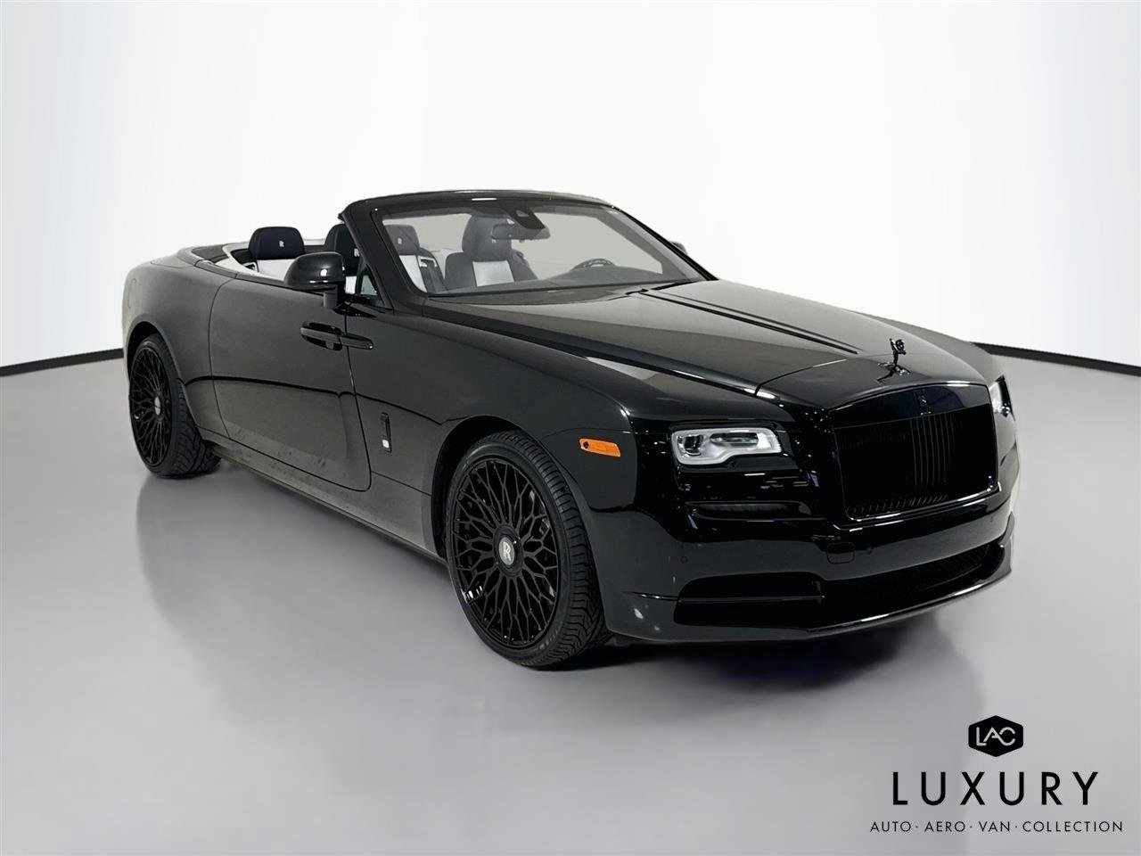 Used 2018 Obsidian Rolls-Royce  image 2