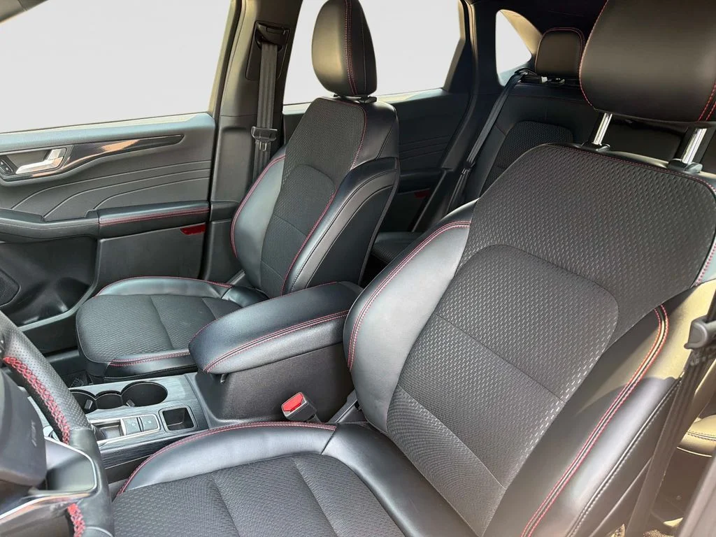 Used 2025 Agate Black Metallic Ford ST-Line image 21