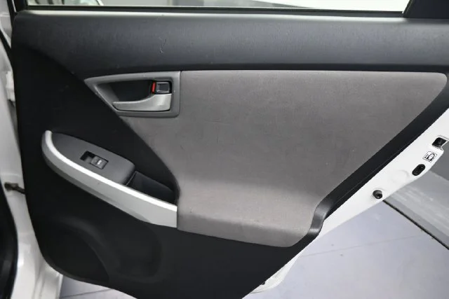 Used 2013 White Toyota Two image 15