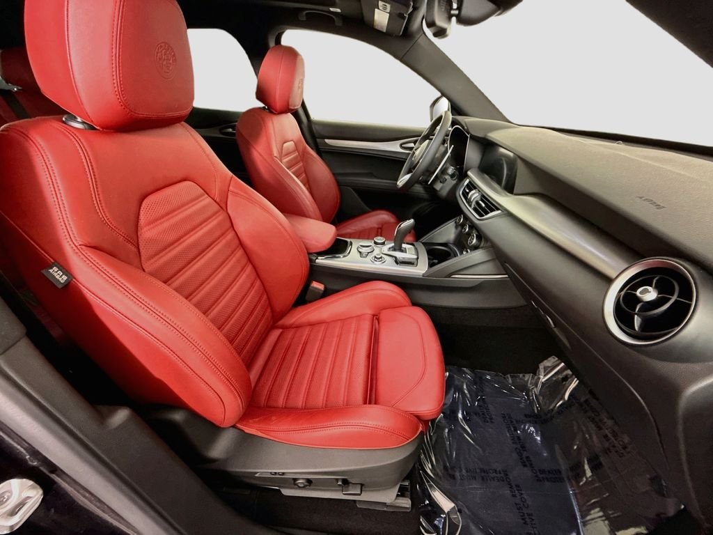 Used 2025 Black Alfa Romeo Veloce image 28