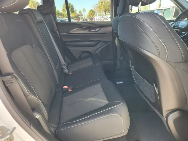 New 2025 Bright White Clear-Coat Exterior Paint Jeep Laredo image 14