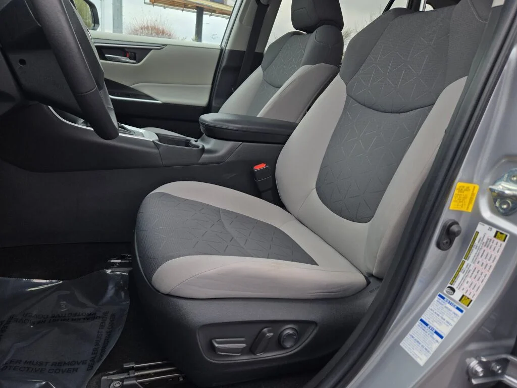Used 2023 Silver Toyota XLE image 23
