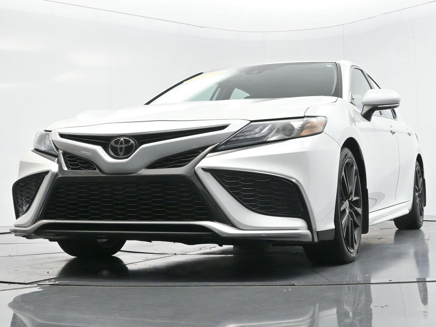 Used 2022 Wind Chill Pearl Toyota XSE image 50