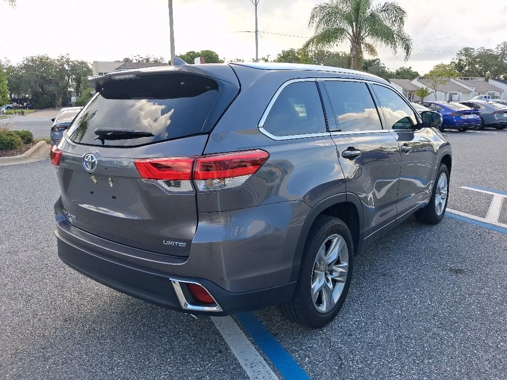 Used 2019 Gray Toyota Limited image 5