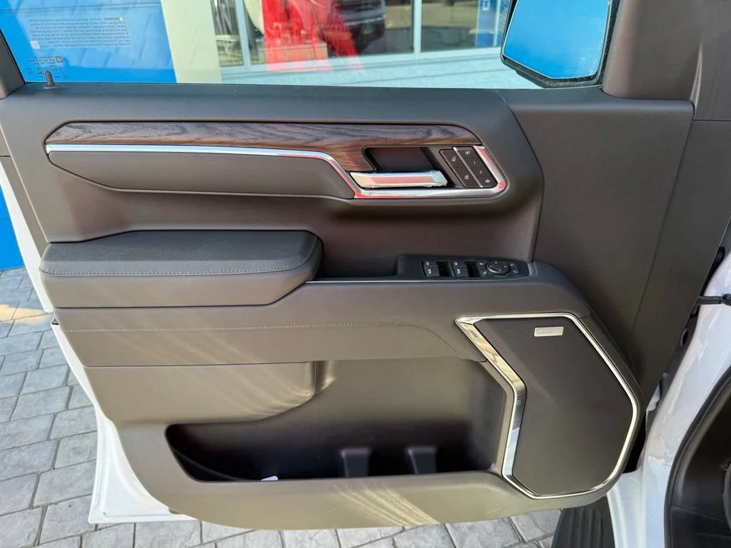 New 2026 Glacier White Tricoat GMC SLT image 32