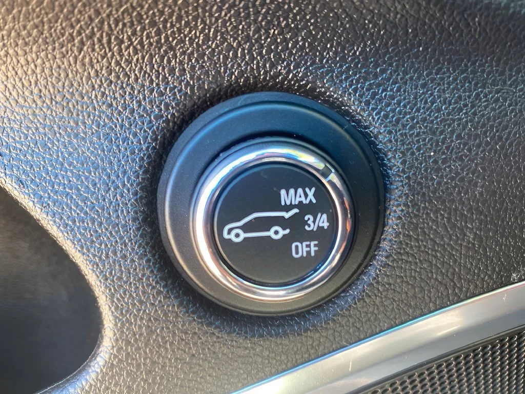 Used 2019 Includes Spectra Gray lower exterior accent color. Buick Essence image 13
