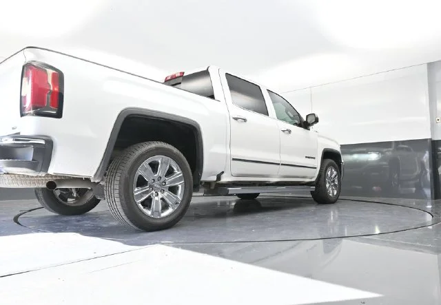 Used 2018 White GMC SLT image 37