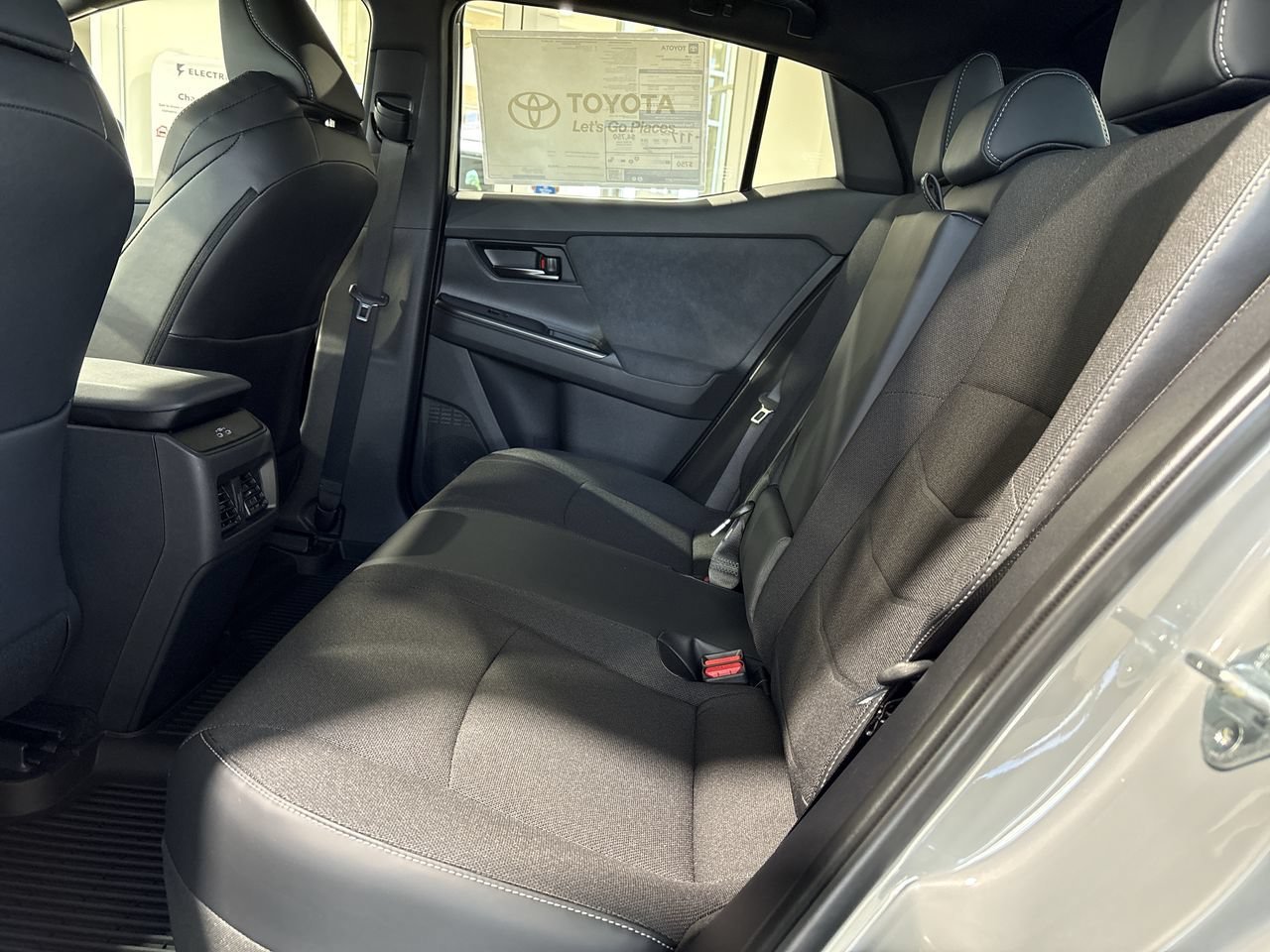 2026 Toyota C-HR SE - Photo 23