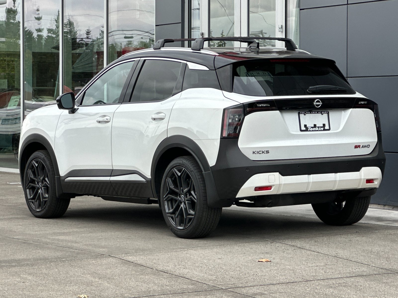 Used 2025 Aspen White/Super Black Nissan SR image 6