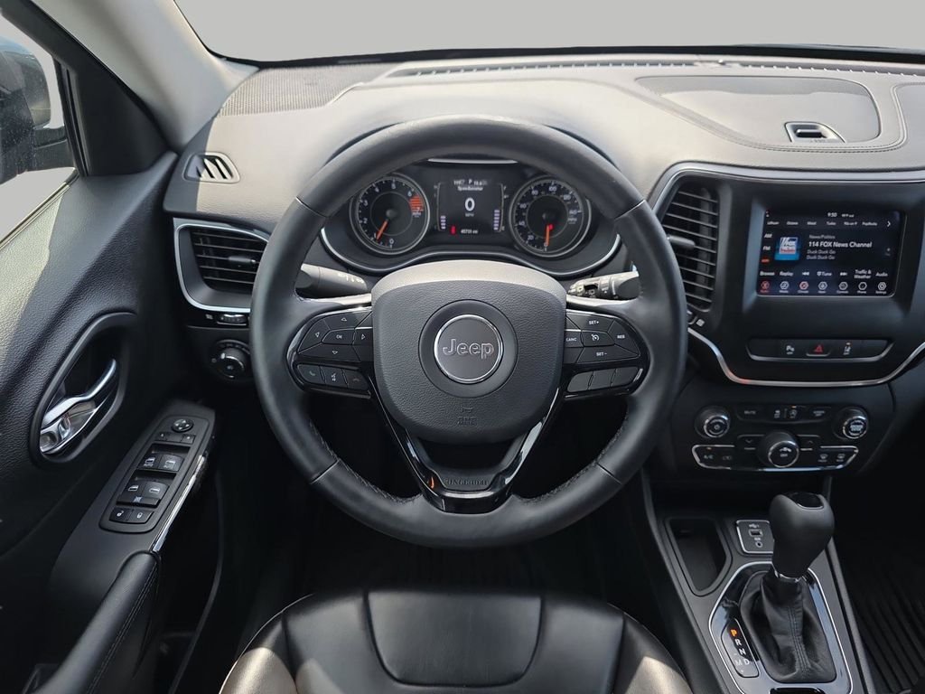 Used 2021 Gray Jeep Latitude Plus image 12